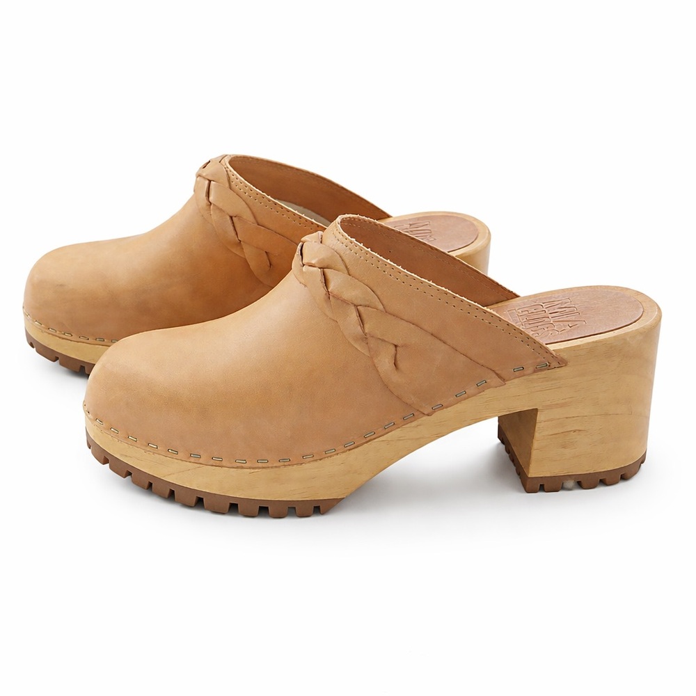 Elegant Tan Leather Mules by Mia like new only worn a couple times.